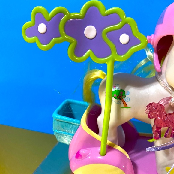 MY LITTLE PONY G3 VTG 2004 BUTTERFLY ISLAND SCOOTIN ALONG WITH BREEZIE - Picture 12 of 16